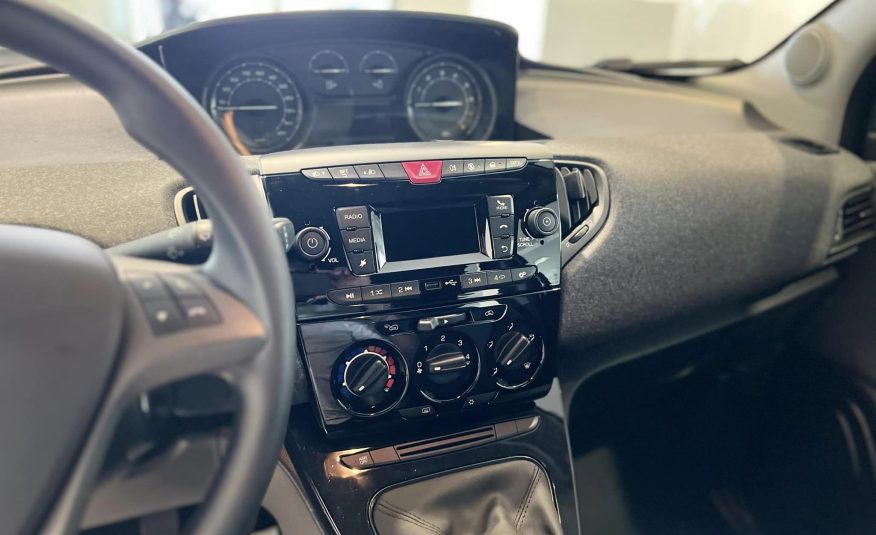 Lancia Ypsilon 1.0 70 Cv. Hybrid Silver Plus