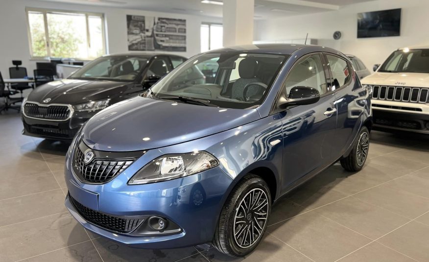 Lancia Ypsilon 1.0 70 Cv. Hybrid Silver Plus