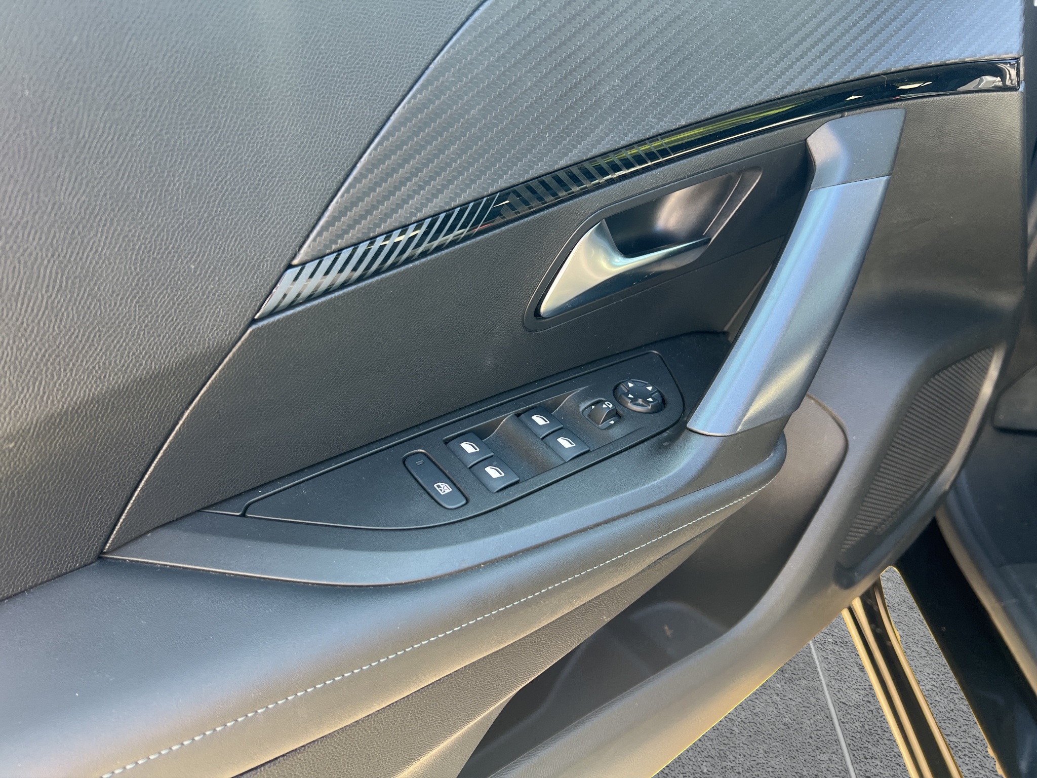 PEUGEOT 2008 1.2 130 CV ALLURE