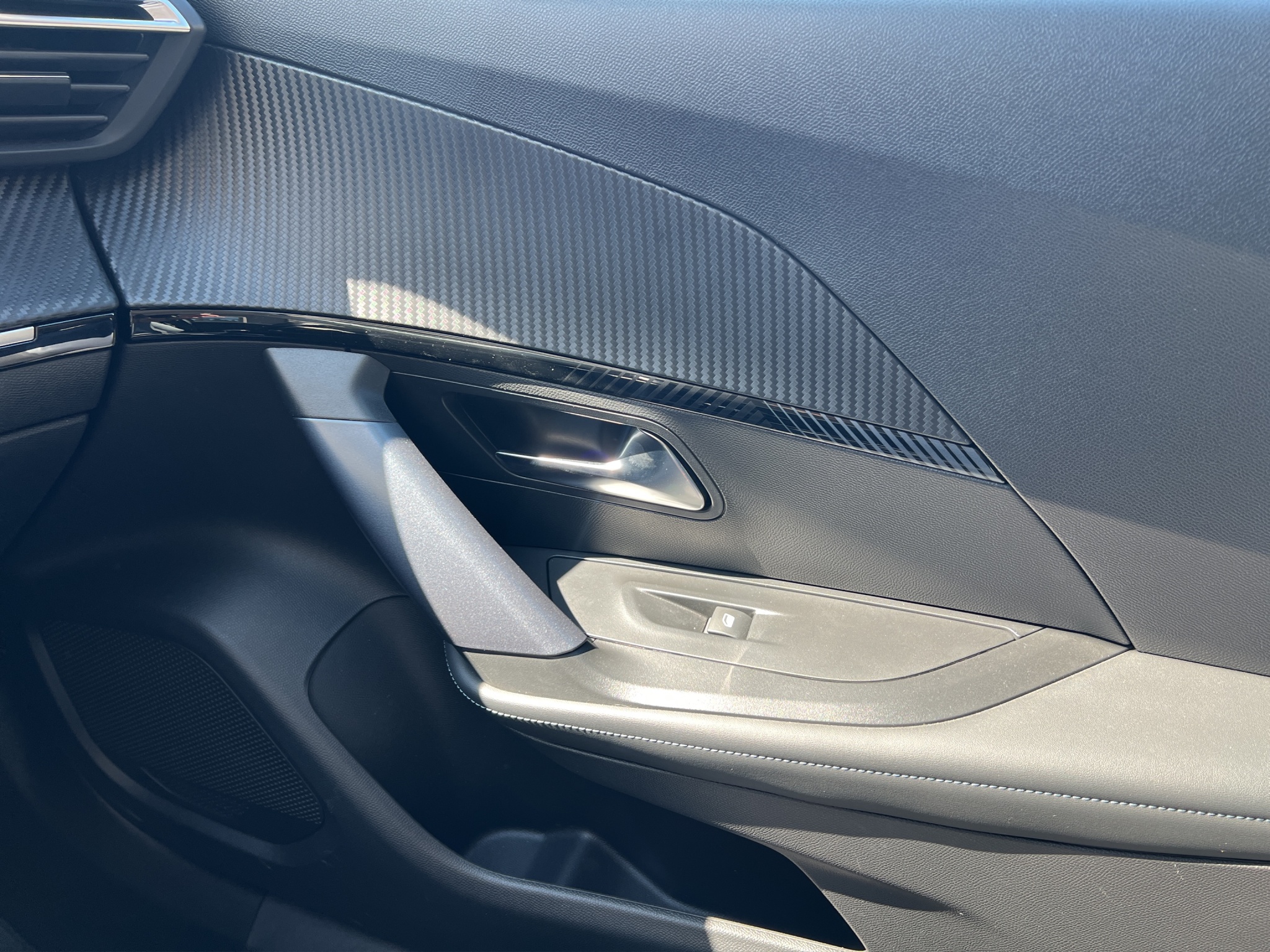 PEUGEOT 2008 1.2 130 CV ALLURE