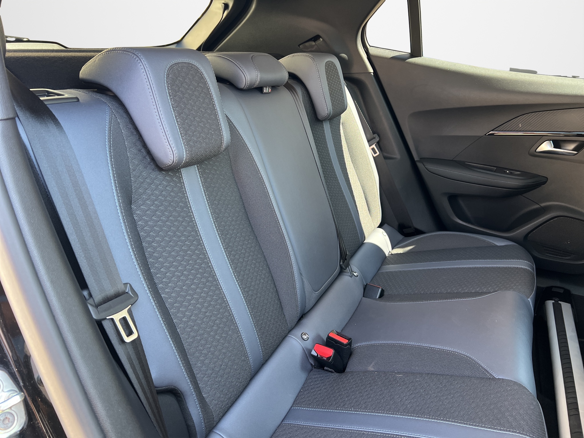 PEUGEOT 2008 1.2 130 CV ALLURE