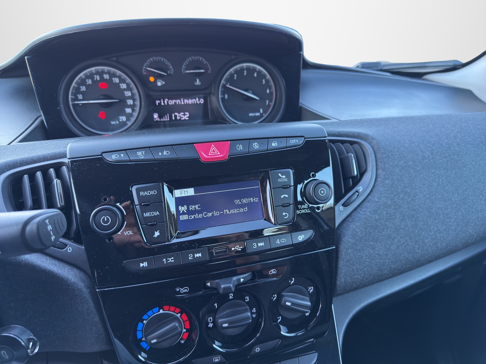 LANCIA YPSILON 1.2 69 CV SILVER GPL