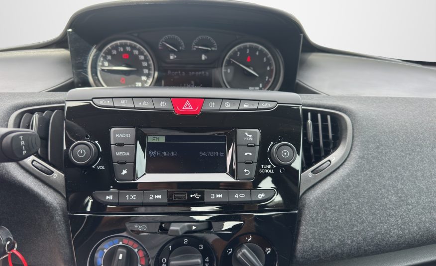 LANCIA YPSILON 1.0 70 CV HYBRID SILVER