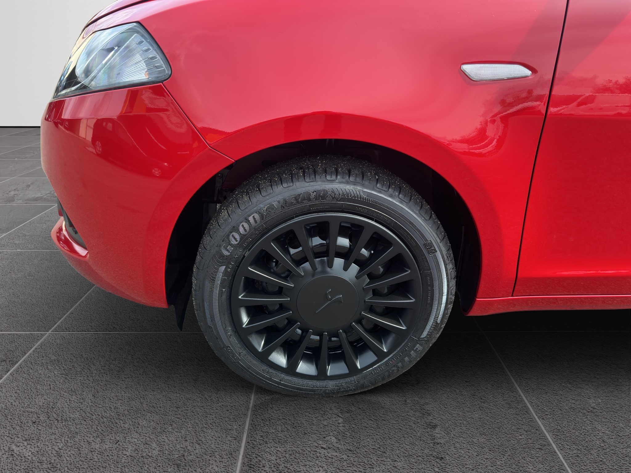 LANCIA YPSILON 1.0 70 CV HYBRID SILVER