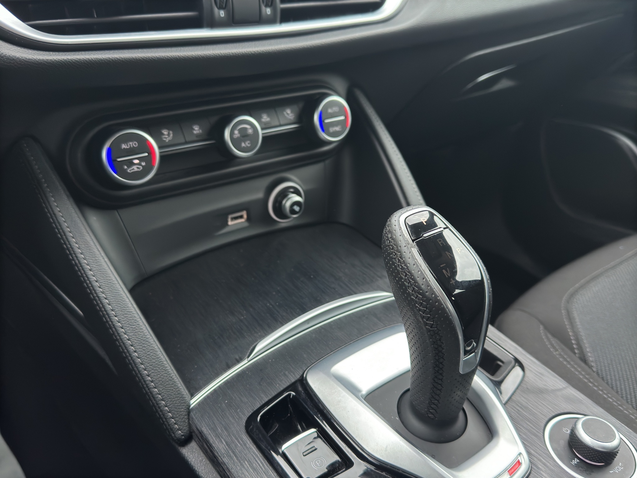 ALFA ROMEO STELVIO 2.2 TURBO DIESEL 190 C V AT8 Q4 BUSINESS PLUS