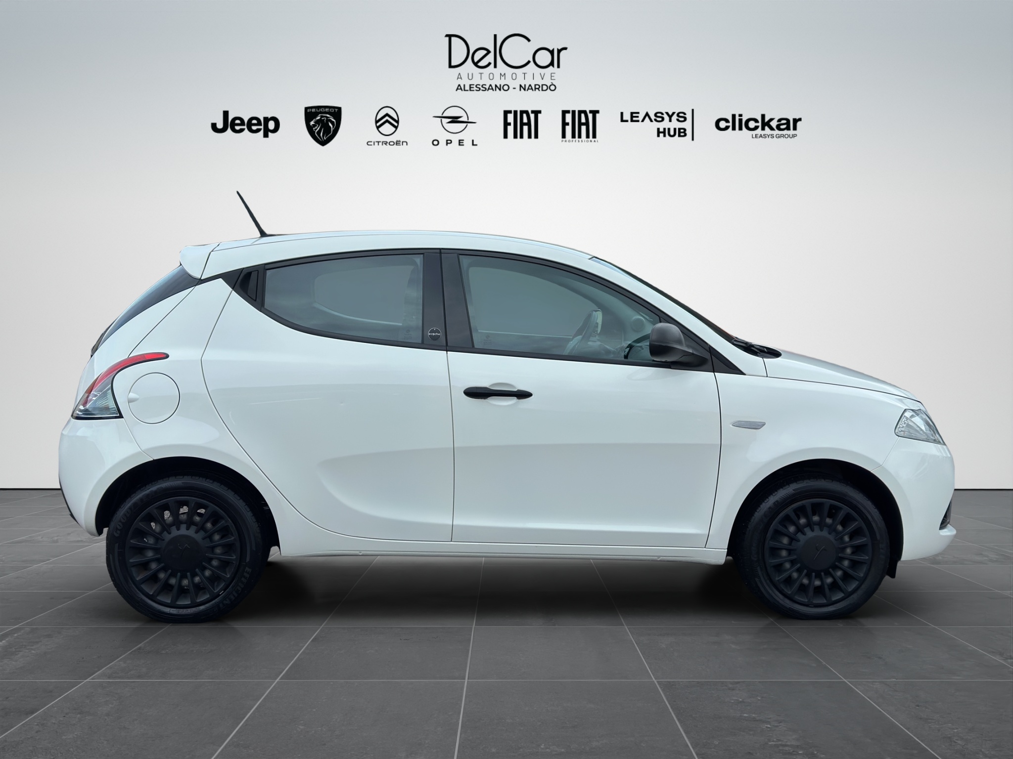 LANCIA YPSILON 1.0 70 CV HYBRID ECOCHIC SILVER