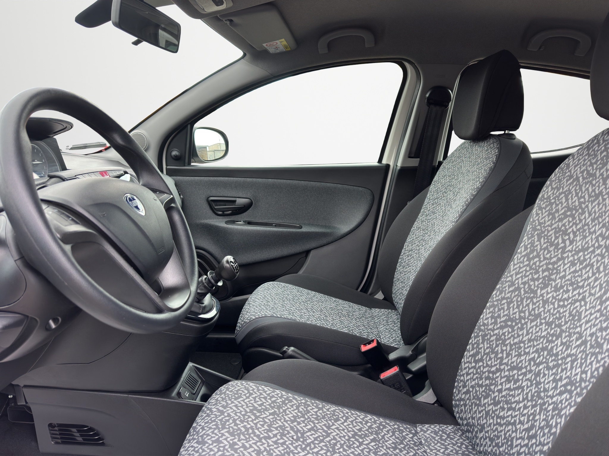 LANCIA YPSILON 1.0 70 CV HYBRID ECOCHIC SILVER