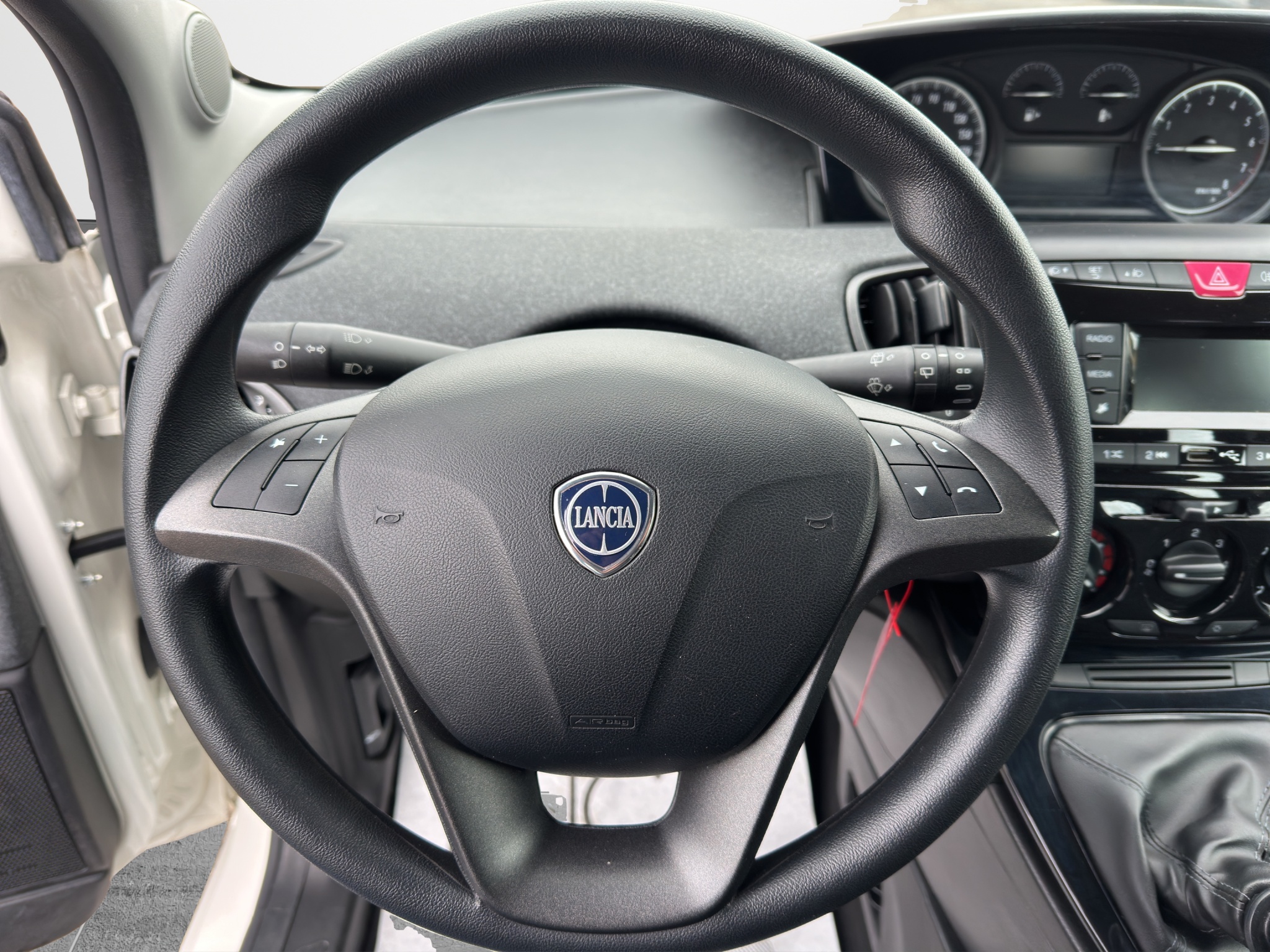 LANCIA YPSILON 1.0 70 CV HYBRID ECOCHIC SILVER