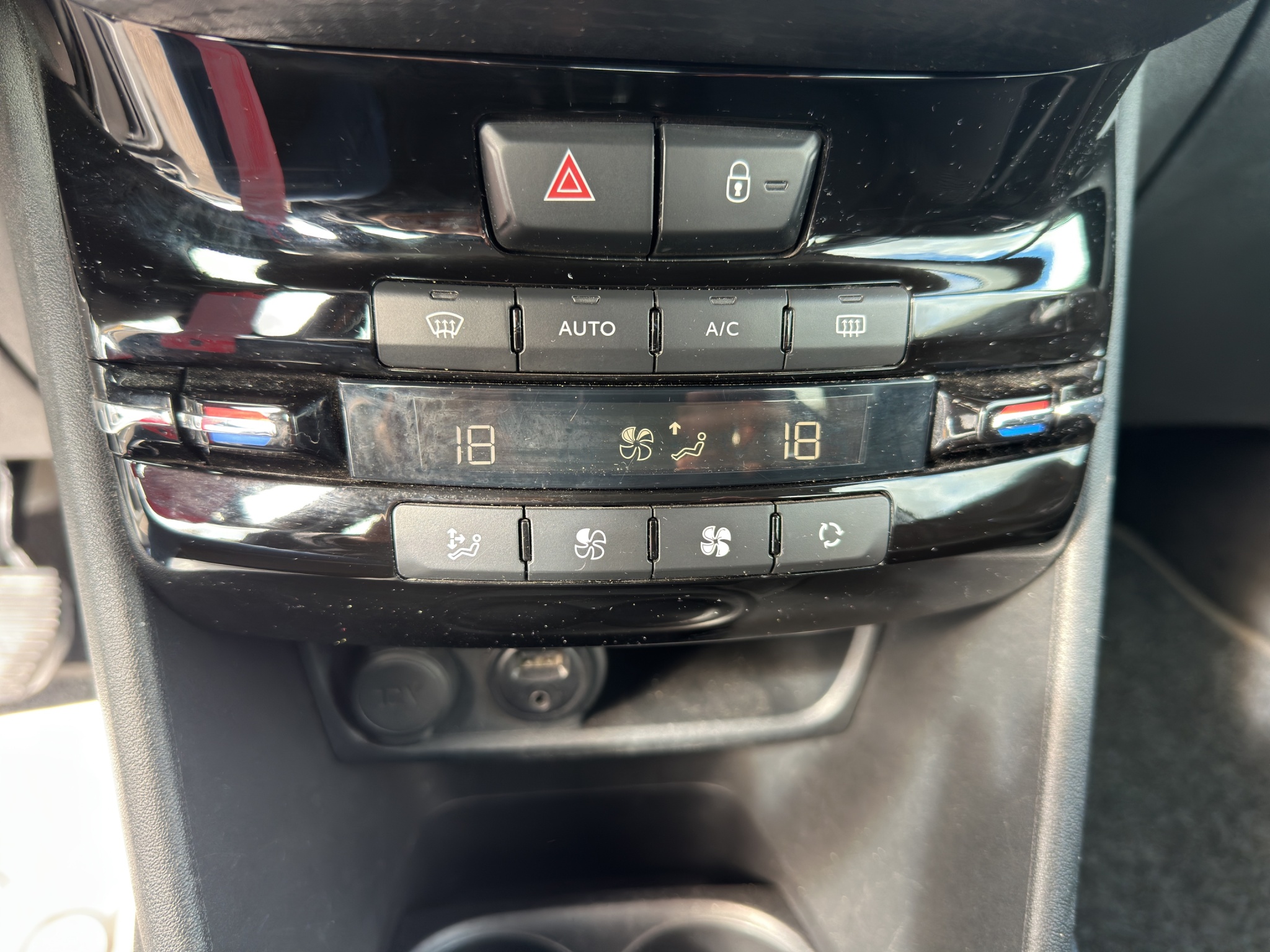 PEUGEOT 208 1.6 BLUEHDI 75 CV ALLURE