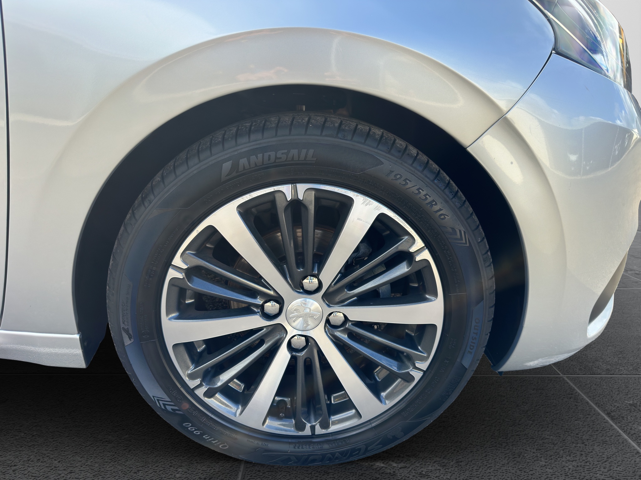 PEUGEOT 208 1.6 BLUEHDI 75 CV ALLURE