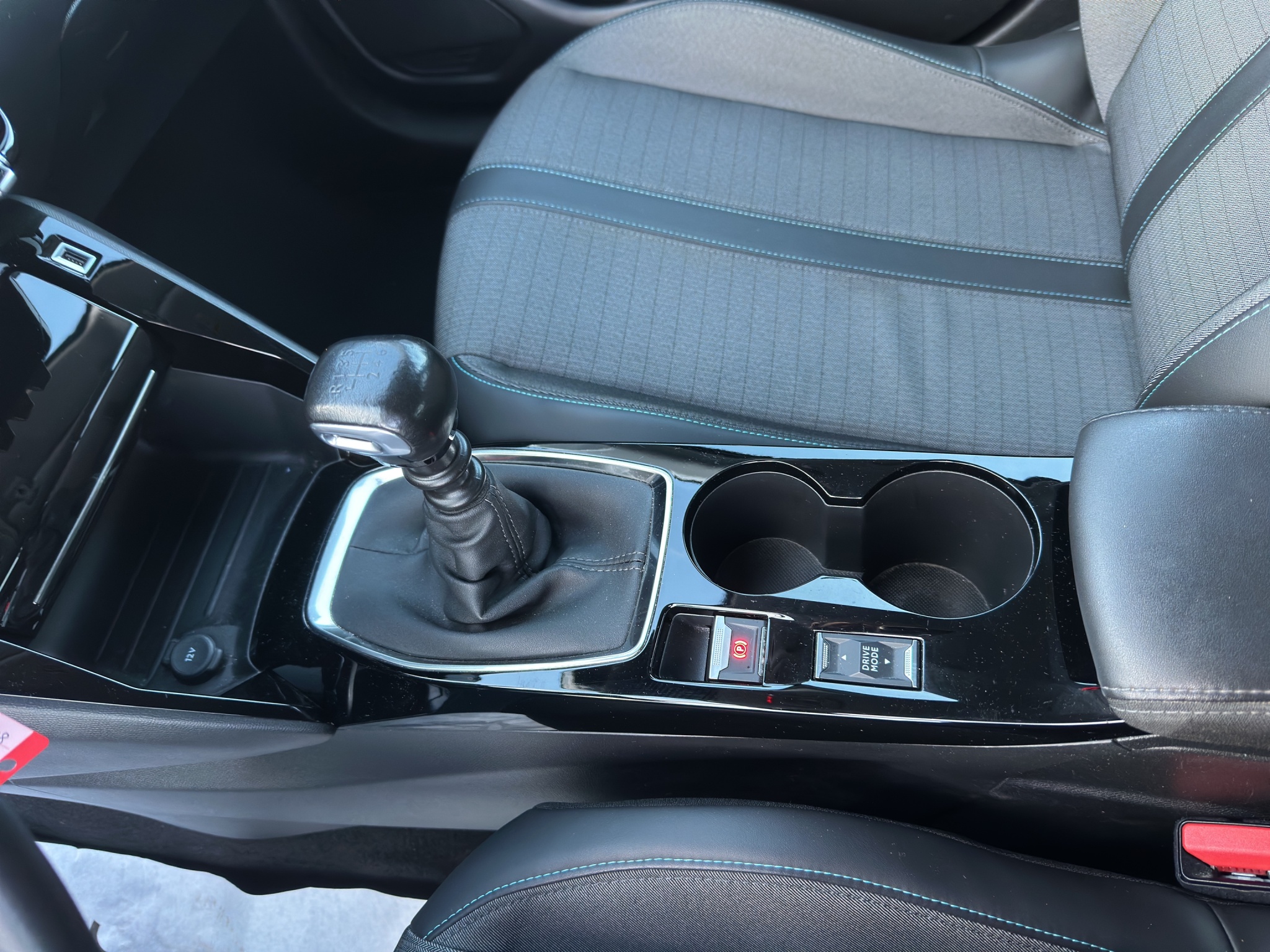 PEUGEOT 208 1.2 100 CV ALLURE