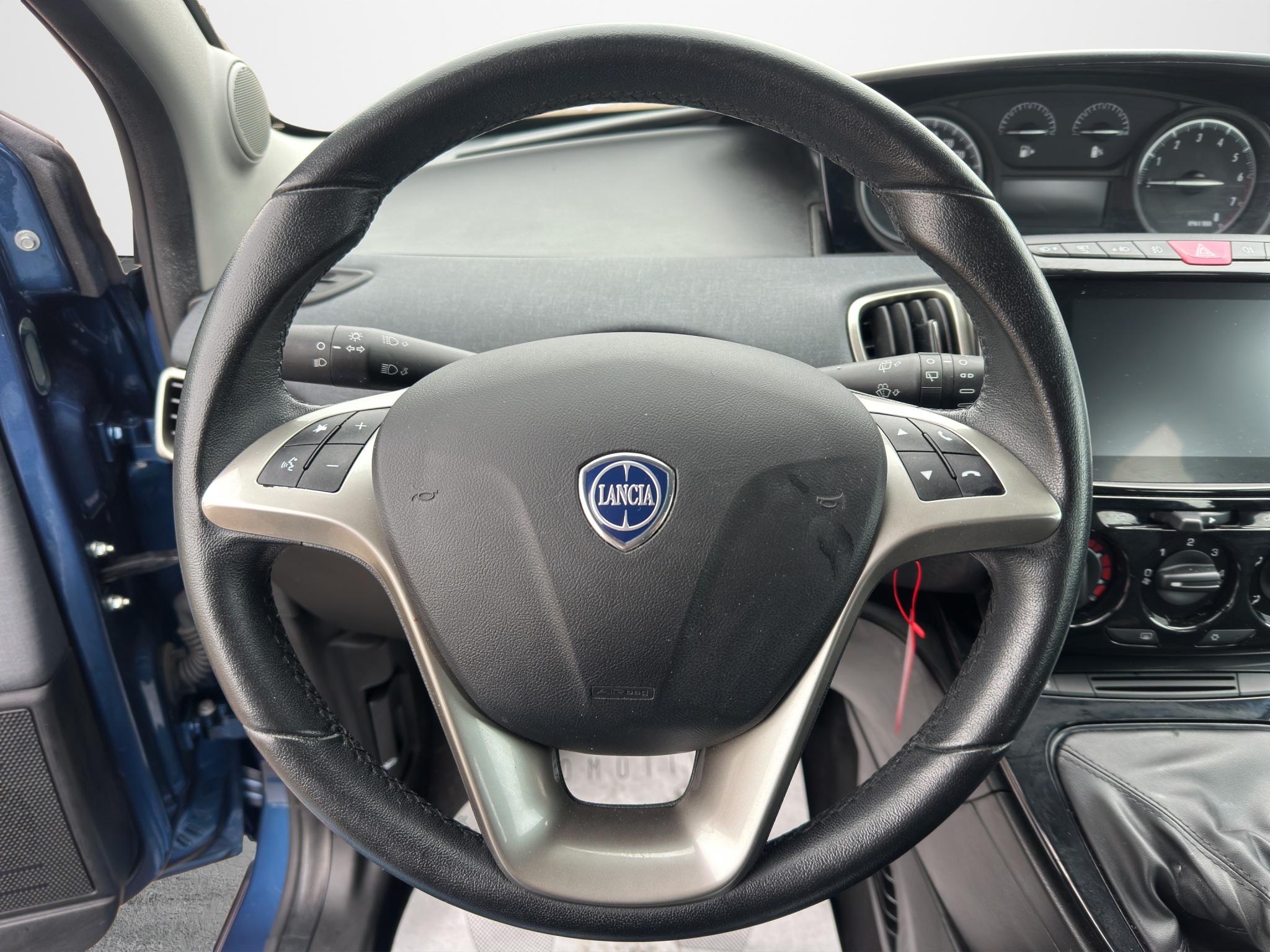 LANCIA YPSILON 1.0 70 CV HYBRID