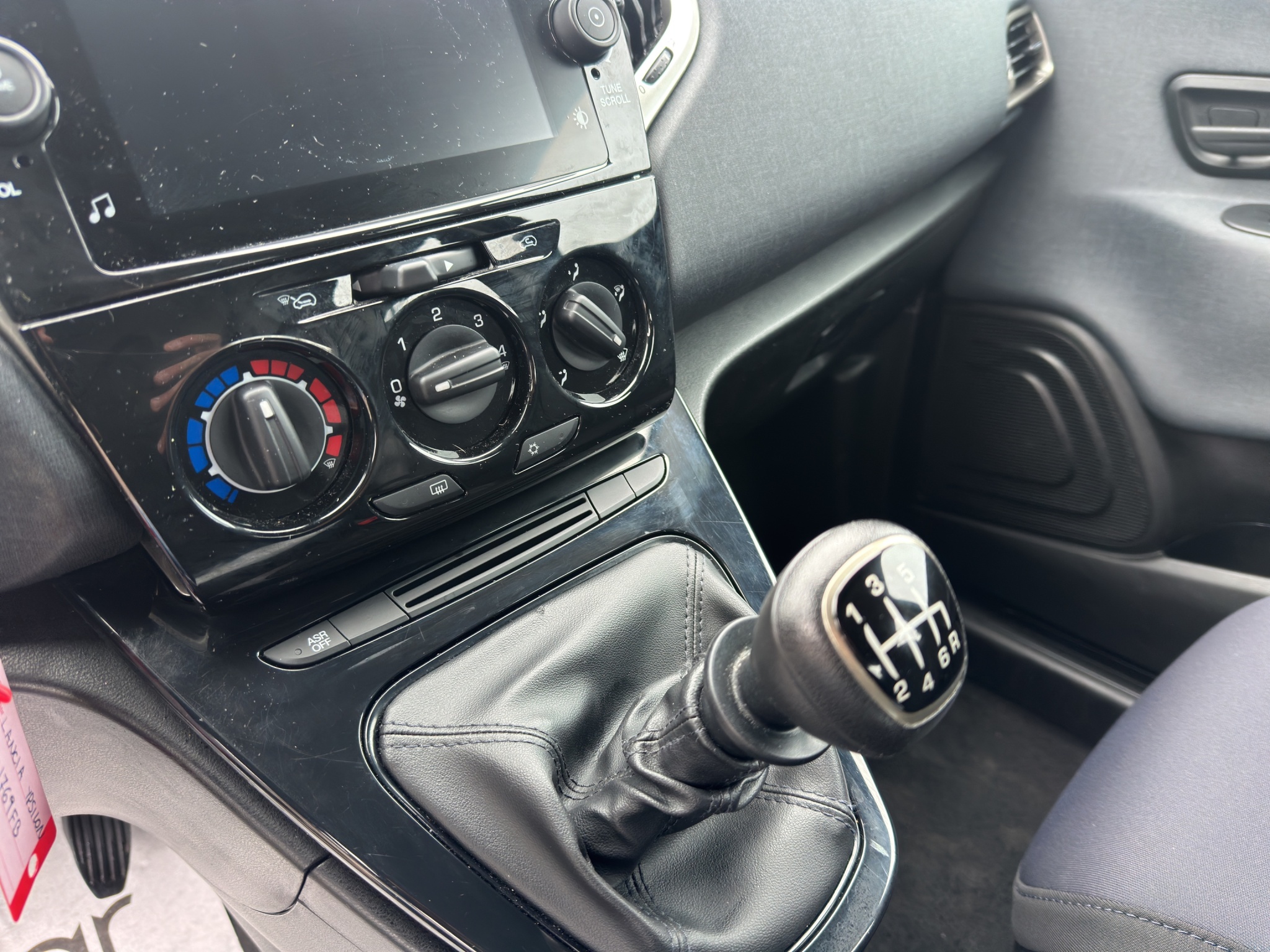 LANCIA YPSILON 1.0 70 CV HYBRID