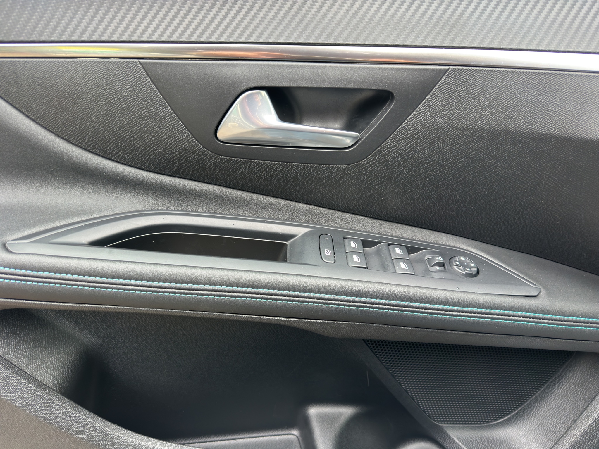 PEUGEOT 5008 HYBRID 136 CV E-DCS6 ALLURE PACK