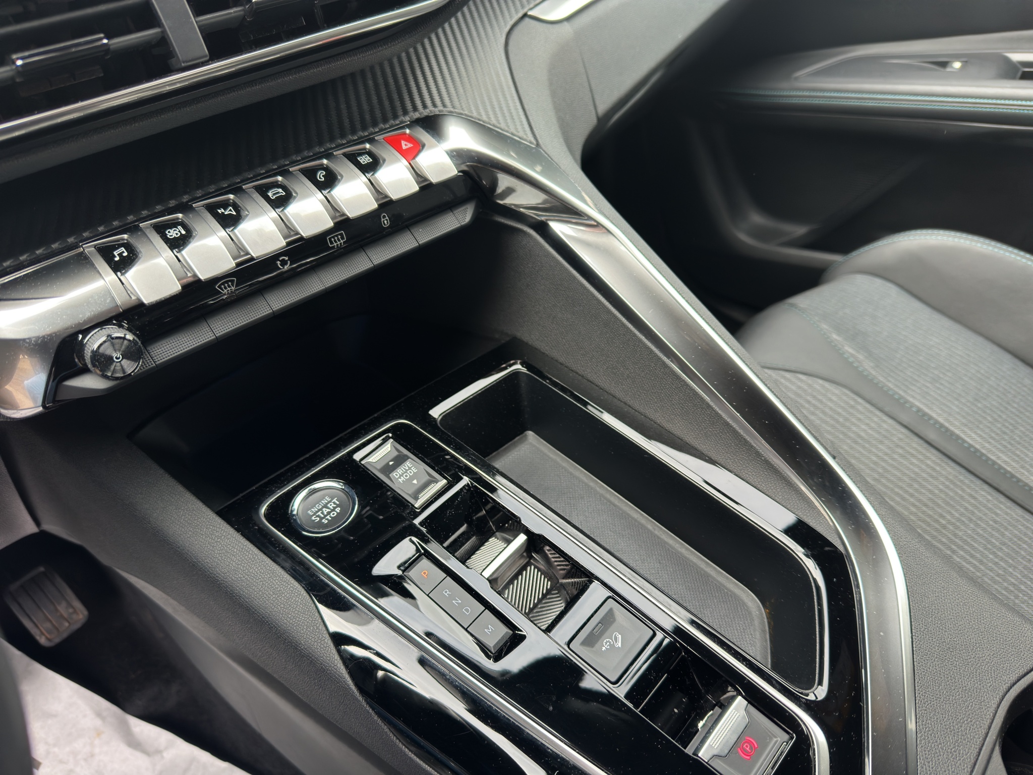 PEUGEOT 5008 HYBRID 136 CV E-DCS6 ALLURE PACK