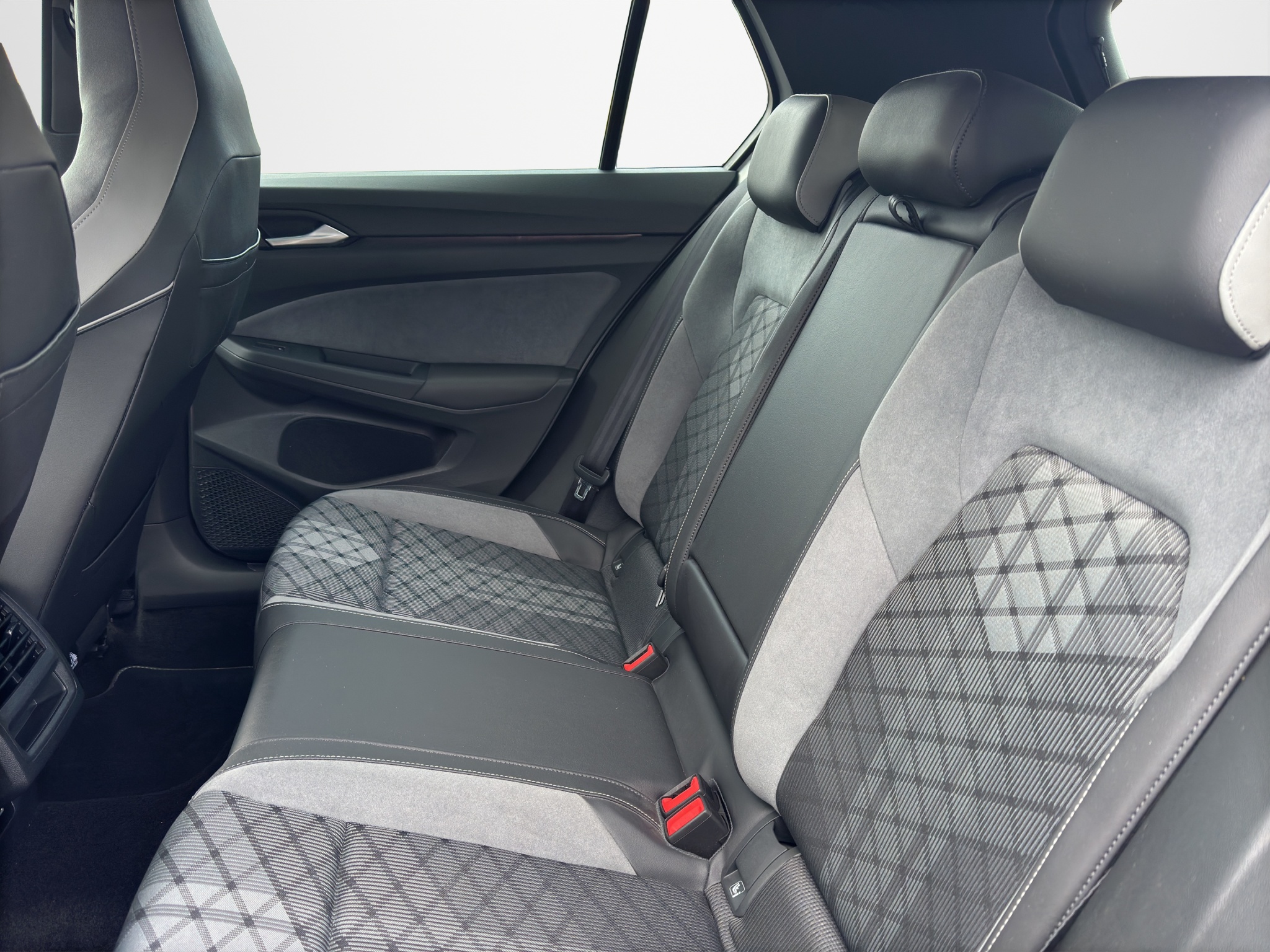 VOLKSAWGEN GOLF VIII 2.0 TDI 150 CV DSG R-LINE