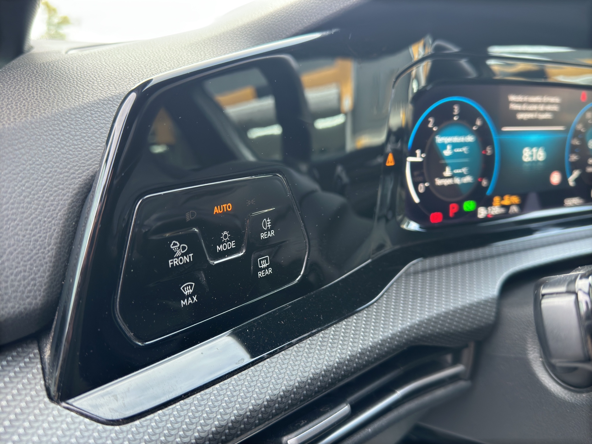 VOLKSAWGEN GOLF VIII 2.0 TDI 150 CV DSG R-LINE