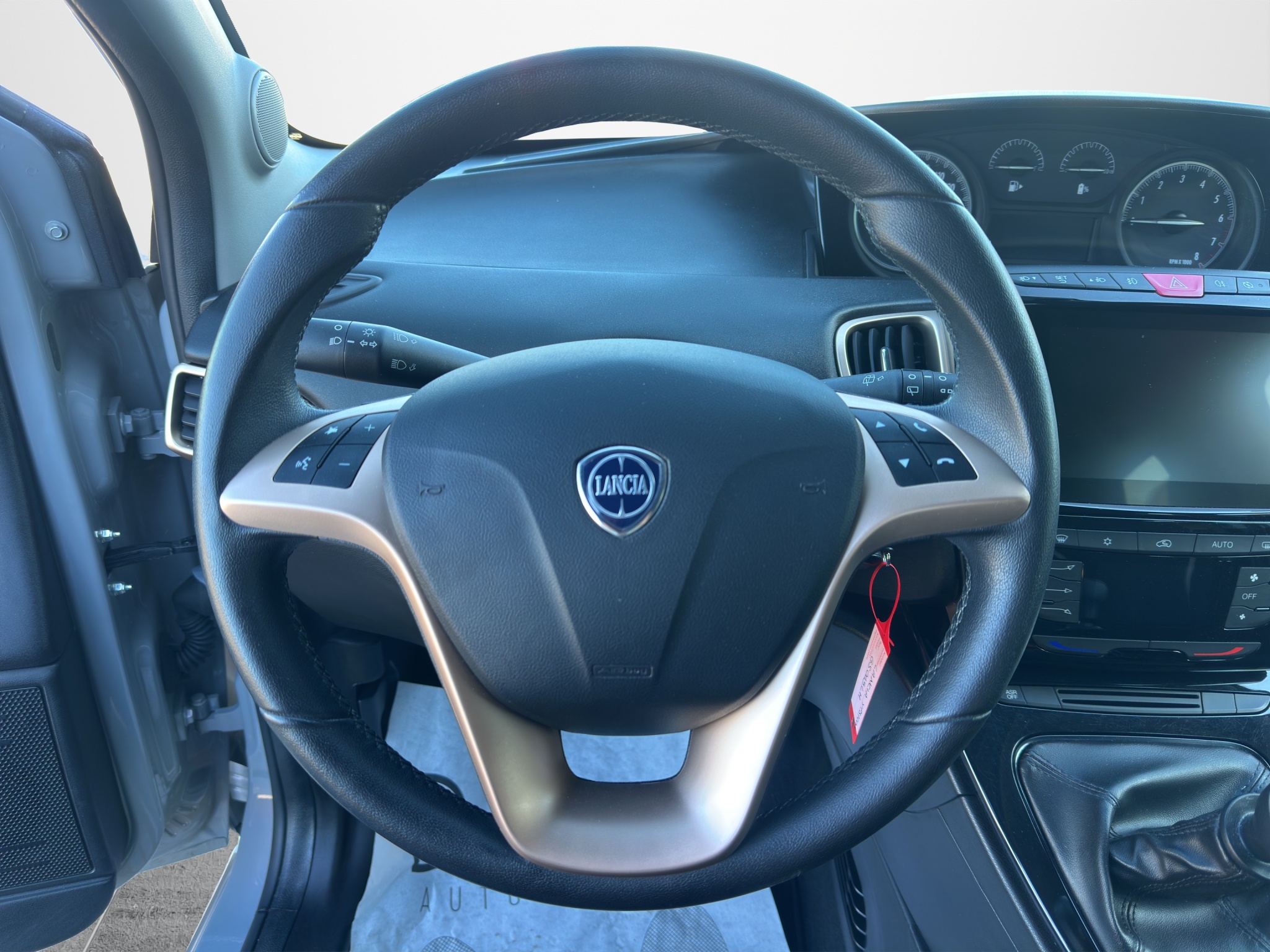 LANCIA YPSILON 1.0 70 CV HYBRID ALBERTA FERRETTI