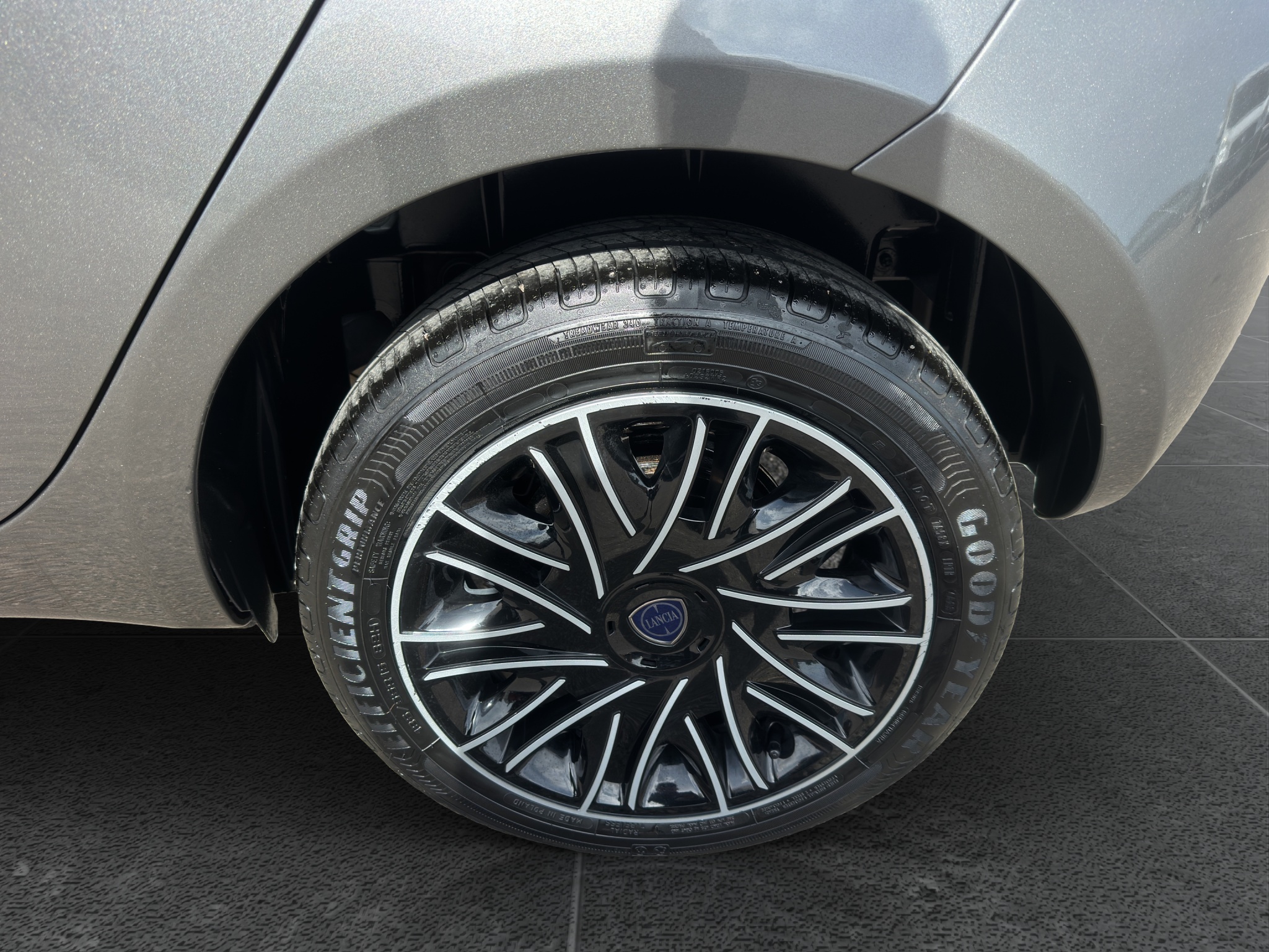 LANCIA YPSILON 1.0 70 Cv. HYBRID ORO