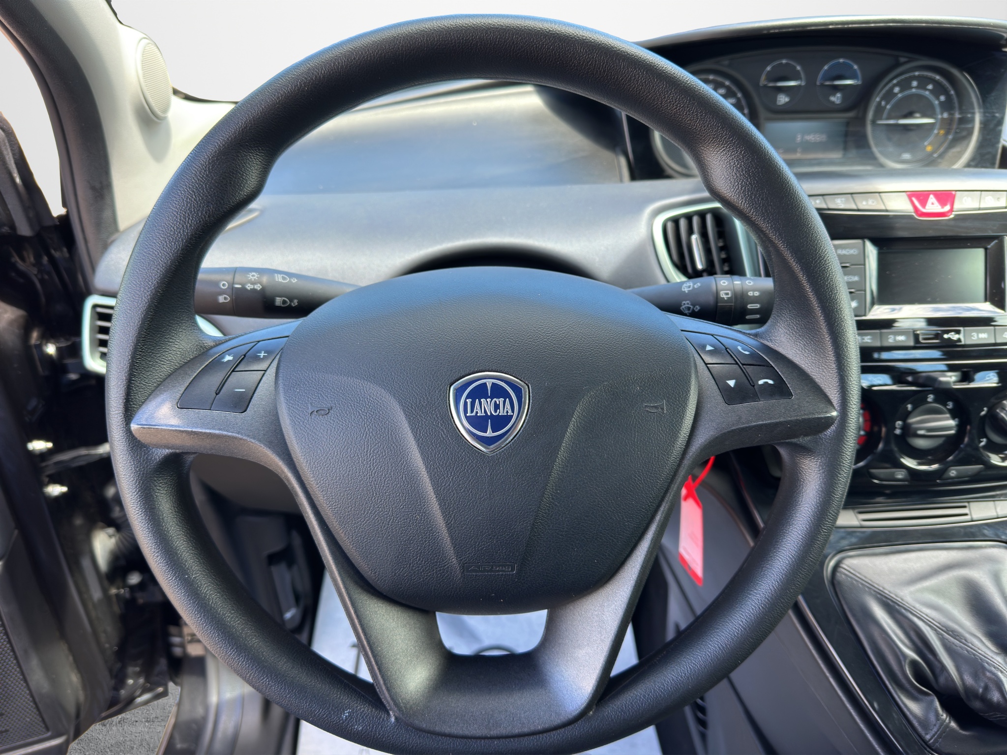 LANCIA YPSILON 1.0 70 CV HYBRID ORO