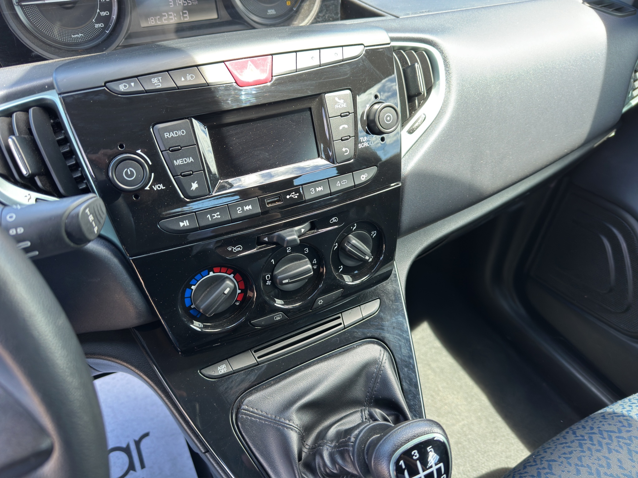 LANCIA YPSILON 1.0 70 CV HYBRID ORO