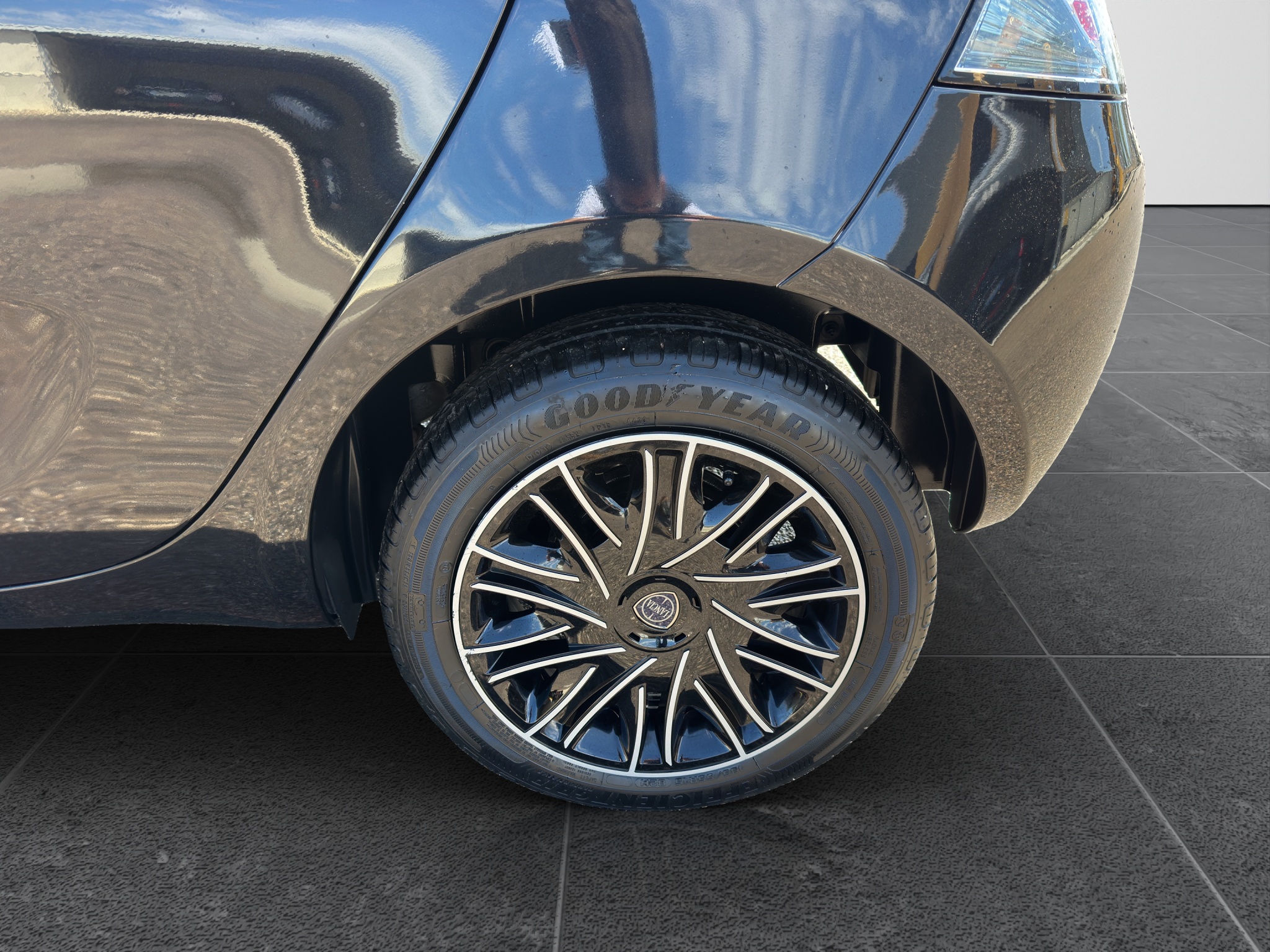 LANCIA YPSILON 1.0 70 CV HYBRID ORO