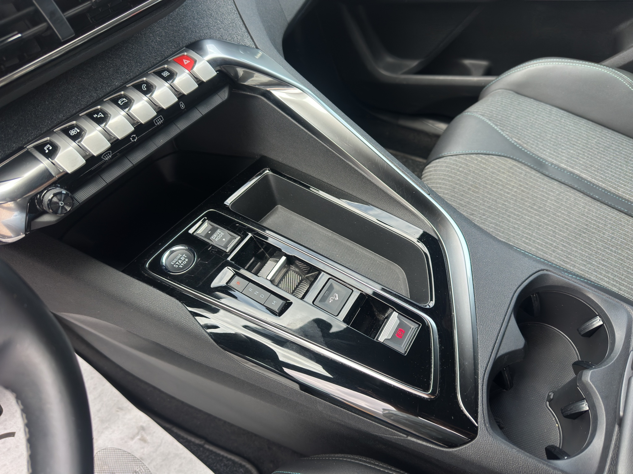 PEUGEOT 5008 1.5 BLUEHDI 130 CV EAT8