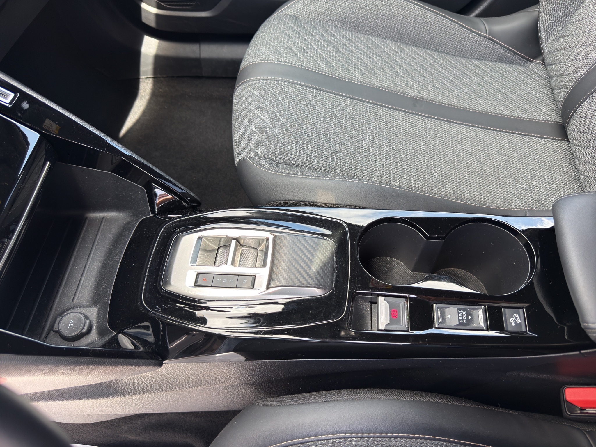 PEUGEOT NEW 2008 BLUEHDI 1.5 130 CV EAT8 ALLURE