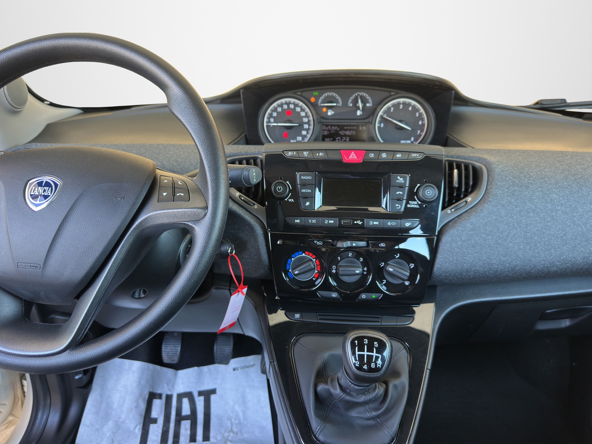 LANCIA YPSILON 1.0 70 CV HYBRID SILVER