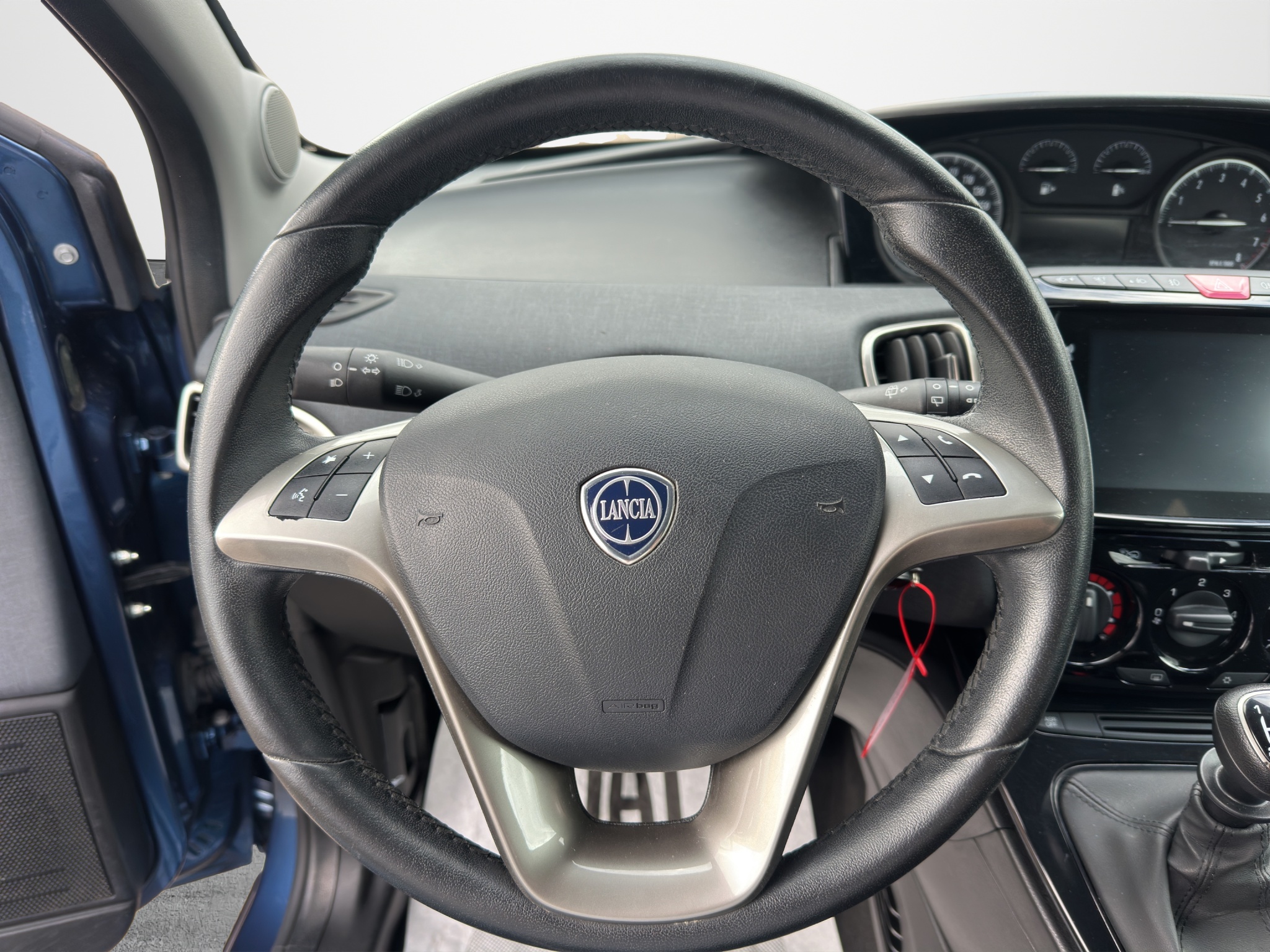 LANCIA YPSILON 1.0 70 CV HYBRID ORO