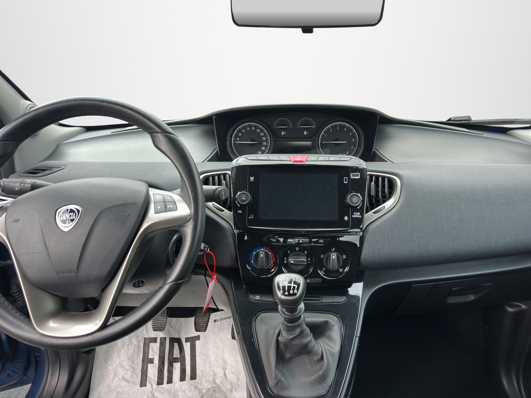 LANCIA YPSILON 1.0 70 CV HYBRID ORO
